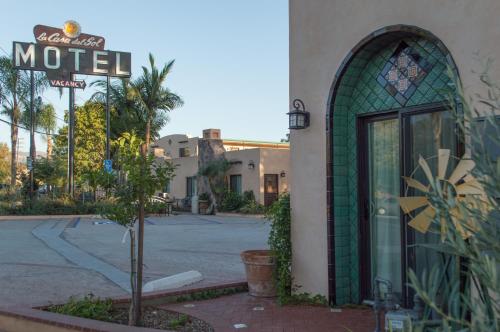 a motel sign on the side of a building at Casa Del Sol in Carpinteria