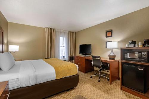 Katil atau katil-katil dalam bilik di Comfort Inn & Suites Springfield I-44