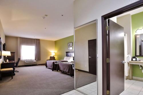 Кровать или кровати в номере Sleep Inn & Suites Abilene Near University
