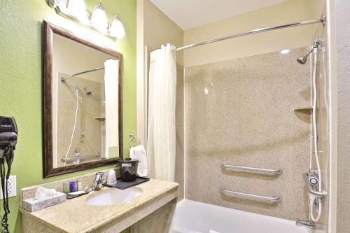 Ванная комната в Sleep Inn & Suites Abilene Near University