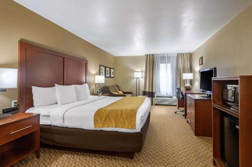 Krevet ili kreveti u jedinici u objektu Comfort Inn & Suites Springfield I-44