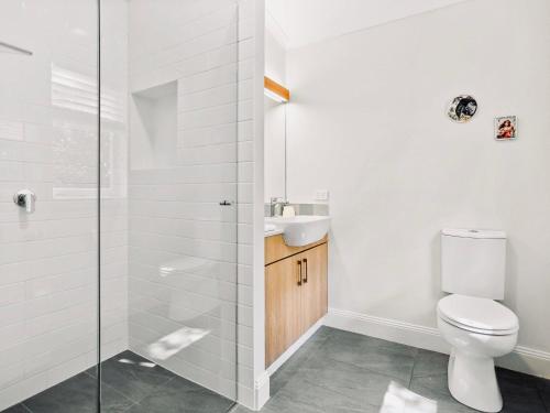 a bathroom with a toilet and a sink and a shower at Beluso in Byron Bay