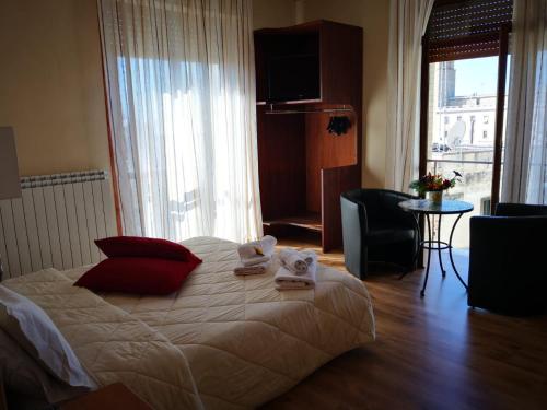 Кровать или кровати в номере Sant'Oronzo Rooms