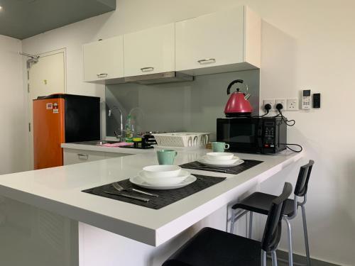 Η κουζίνα ή μικρή κουζίνα στο Cozy Kanvas Soho Suites