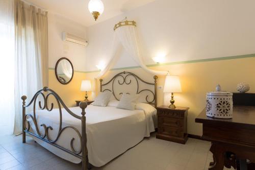 Giường trong phòng chung tại Hotel Villa Rita