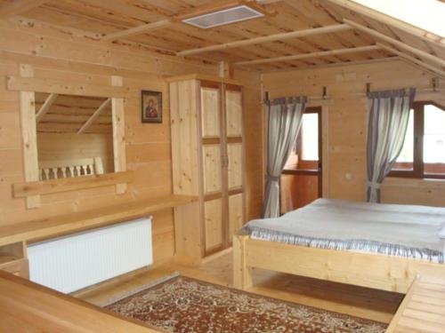 a log cabin with two bunk beds in a room at Eco Sadyba Familia in Yaremche