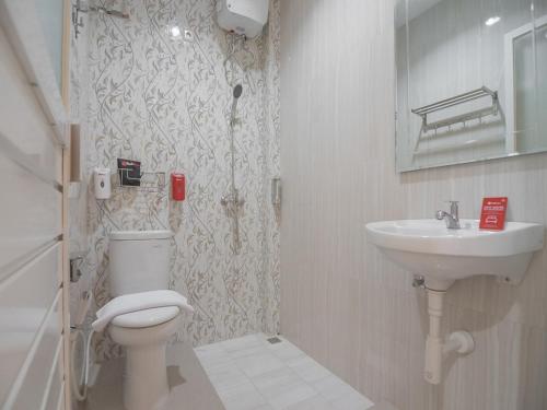 a bathroom with a toilet and a sink at RedDoorz near Islamic Center Samarinda in Samarinda