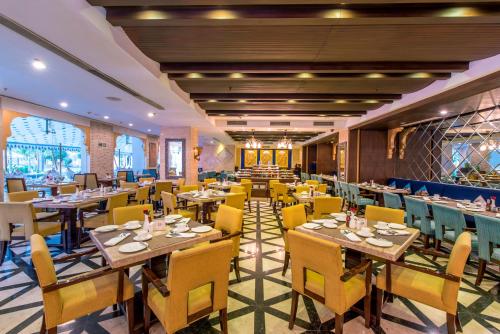 Restaurace v ubytování Radisson Blu Udaipur Palace Resort & Spa