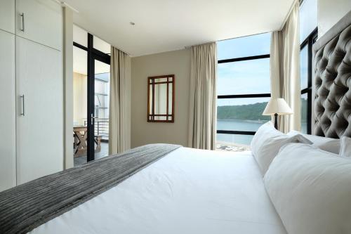 Postel nebo postele na pokoji v ubytování Point Waterfront Apartments