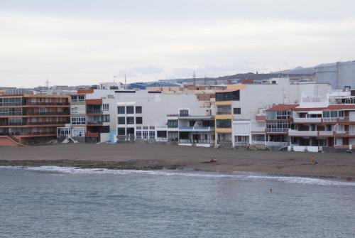 Imagen de la galería de Estudio con encanto en la playa (aptos.salinetas), en Telde