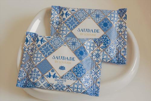 a plate with a blue and white pattern on it at Herdade do Ananás in Ponta Delgada