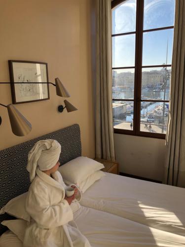 Postel nebo postele na pokoji v ubytování Hotel Belle-Vue Vieux-Port