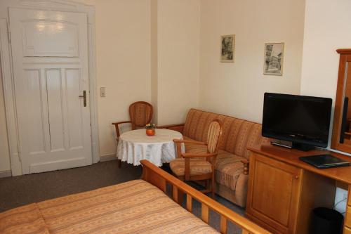 a living room with a couch and a table at Villa Jagdhaus in Wernigerode