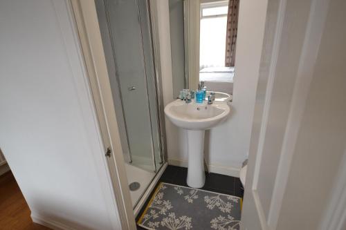 a small bathroom with a sink and a window at Drumorne in Edinburgh