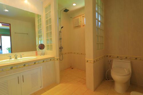 Ванная комната в Coral Beach Pool Villa Khao Lak - SHA Extra Plus