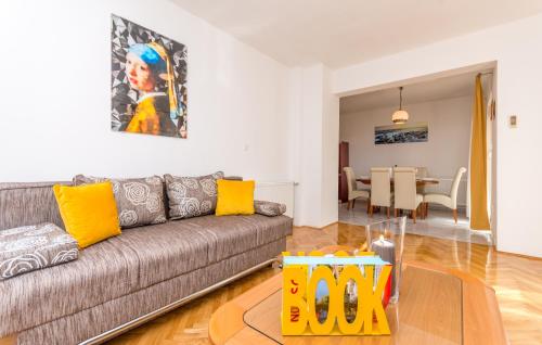 Apartment Pavla with pool