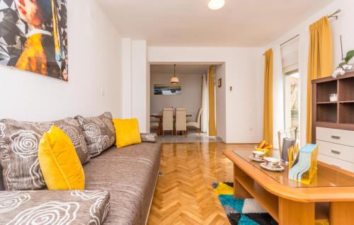Apartment Pavla with pool