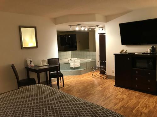 TV a/nebo společenská místnost v ubytování Stonebridge Hotel