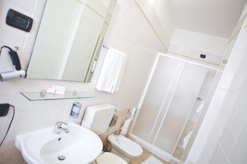 a bathroom with a white toilet and a sink at Lo Scacciapensieri Hotel & Restaurant in Monteroni di Lecce