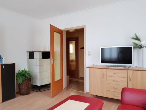 a living room with a flat screen tv on a dresser at Ferienwohnung Zentrumsnah in Esslingen
