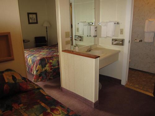 חדר רחצה ב-Big Horn Motel