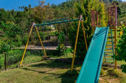 Kawasan permainan kanak-kanak di Long Walk with Breakfast Included, Pet Friendly at Ooty by StayVista