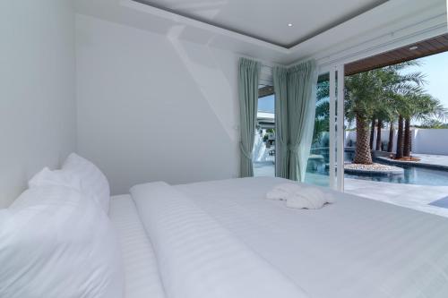 Postel nebo postele na pokoji v ubytování Orchid Paradise Homes 301