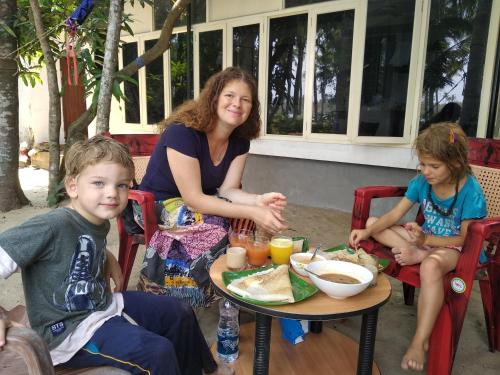 Επισκέπτες που μένουν στο Blue Birds Homestay