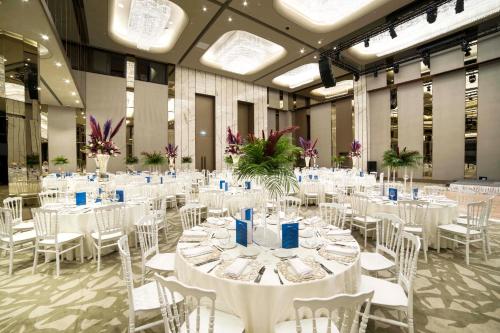 Radisson Collection Hotel, Vadistanbulにあるレストランまたは飲食店