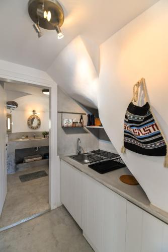 Η κουζίνα ή μικρή κουζίνα στο Miramare Suites Mykonos