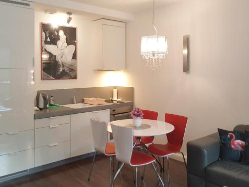 Bedroom Apartments Bałtycka 11m19 z garażem przy lesie