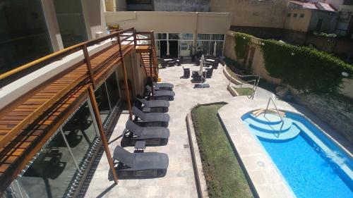 Bazén v ubytování Hotel Las Rocas nebo v jeho okolí