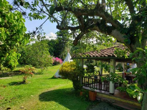 Un jardín fuera de Ginebra Glamping