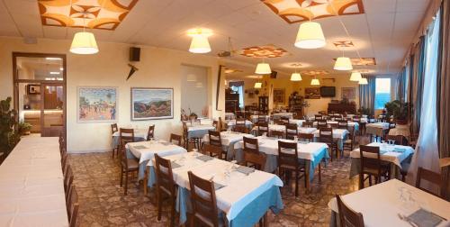 ห้องอาหารหรือที่รับประทานอาหารของ Albergo Ristorante Monte Selva