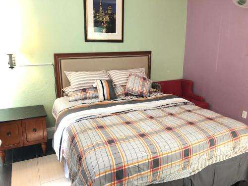 Кровать или кровати в номере Oak Hotel