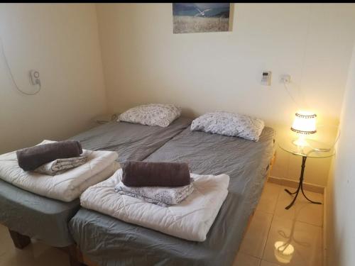 Llit o llits en una habitació de Habikta Be'avnei Eitan