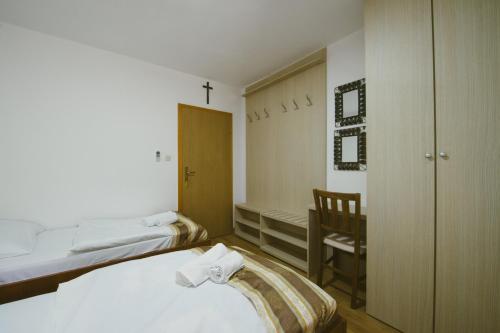 Ένα ή περισσότερα κρεβάτια σε δωμάτιο στο Hotel Flowers