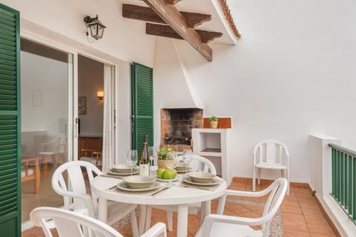 Photo de la galerie de l'établissement Apartamentos Ses Fonts, à Son Parc