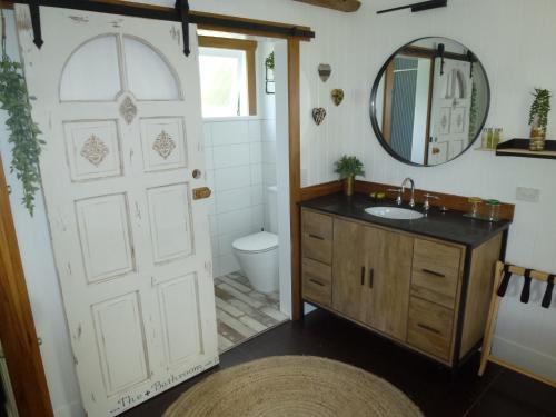 Ένα μπάνιο στο Paradise Grove