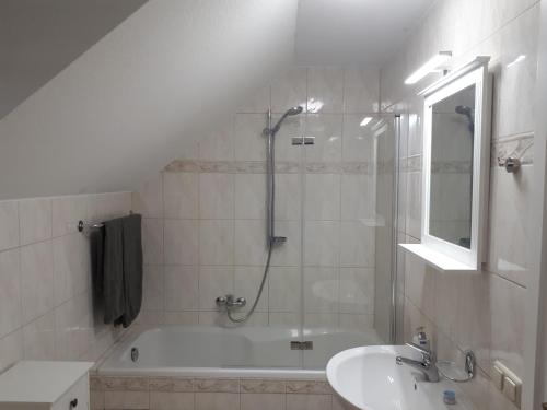 Ένα μπάνιο στο Fiore Gästezimmer