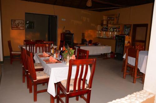 Ресторан / й інші заклади харчування у Irungu Forest Safari Lodge