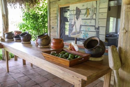 a wooden table with a bowl of limes on it at Los Olingos Lodge in Tela