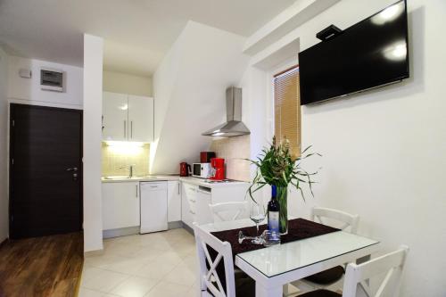 Grand Bedroom Aptm Palace Top Location