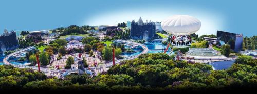 an aerial view of a amusement park with a balloon at L'ancienne cave in Prinçay