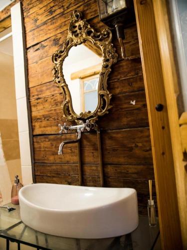 a bathroom with a sink and a mirror on a wall at Agroturystyka Przylesie in Wolimierz