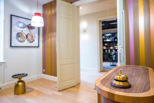 a room with a table and a hallway with a door at Hotel Clos Castel Villas Spa in Casteljaloux