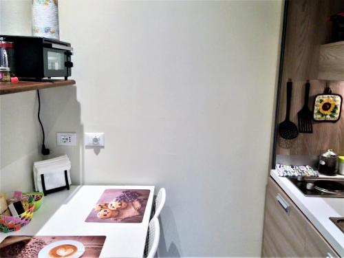 a kitchen with a table with a picture on it at MONOLOCALE VICINO MILANO1 in Lodi
