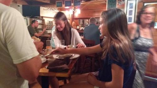 un grupo de personas de pie alrededor de una mesa en un restaurante en Black Lantern Inn, en Montgomery Center