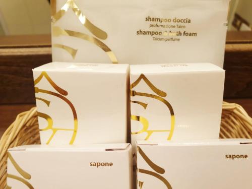 a group of boxes sitting in a basket at Villa Serena Agriturismo in Montebelluna