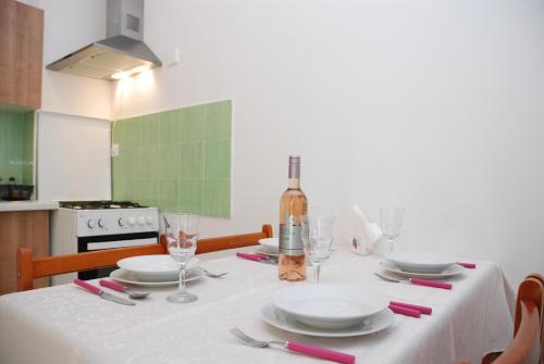 Η κουζίνα ή μικρή κουζίνα στο Apartmani Radin